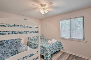 Hilton Head Island Condo with 2 Pools and Hot Tub